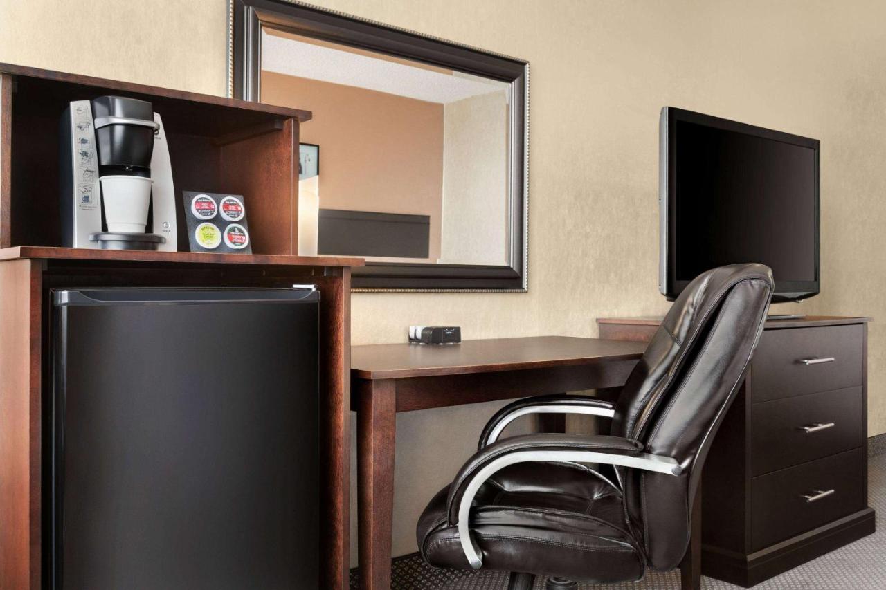 Travelodge By Wyndham Quebec City Hotel & Convention Centre Luaran gambar